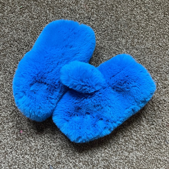 Fur Gloved - Picture 1 of 1